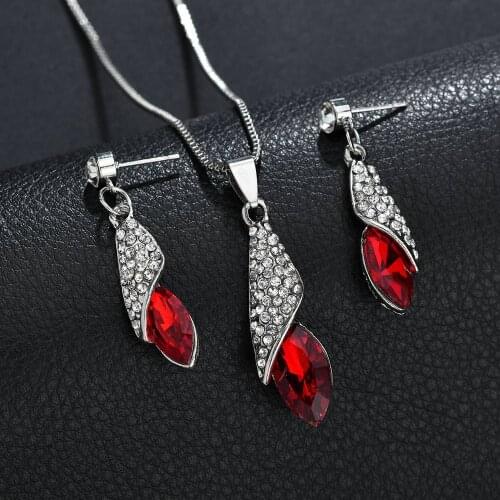 Fashion Jeweley Set 2019 Necklace Women Earrings Rhinestone Stud Earrings Female Long Chain Jewelry Body Decorations Gifts Woman