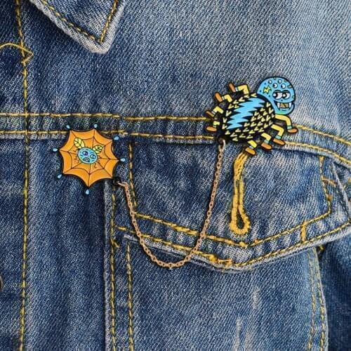 Spider and Spider Web Connection Pin Cartoon Brooch Cute Insect Brooch Backpack Badge Pin For boy Jewelry