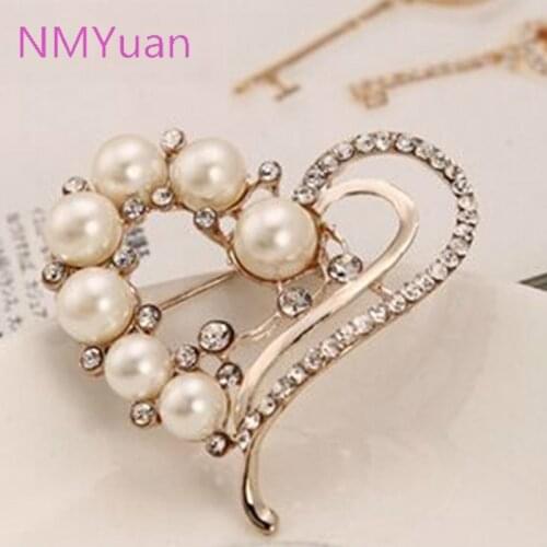 Korean imitation pearl hearts brooch brooch scarf buckle collar pin badge Korea brooch beautiful female wholesale