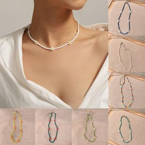 2021 Boho Seed Bead Daisy Flower Choker Necklace for Women New Korean Kpop Statement Short Clavicle Chain Necklace Jewelry Gift