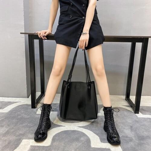 Martin Boots Womens Autumn/Winter 2020 new straps with thick and plush boots handsome black mesh red flat-bottomed boots