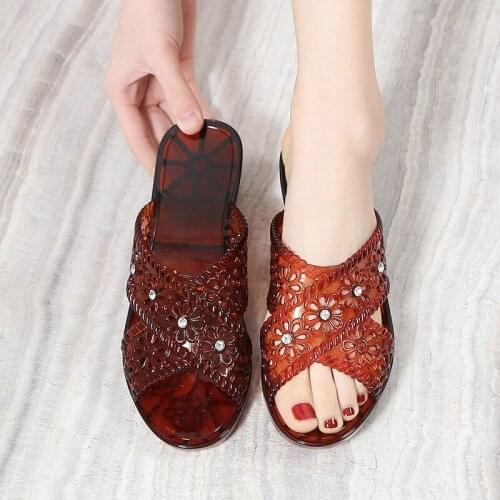 New transparent candy color womens Crystal Jelly odor proof one-piece with anti slip drill motherscold slippers in 2021 summer