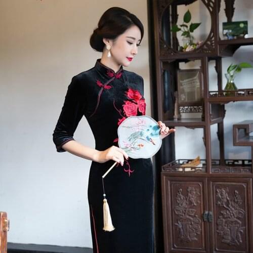 High Quality Lady Black Qipao Velvet With Embroidery Stereoscopic Women Long Cheongsam Dress 3/4 Long Sleeves