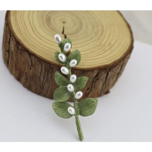 1PC New Irish Thorns Eucalyptus Leaf Pearl Green Paint Brooch Dress Coat Jewelry Accessories Decoration For Women Party Gift
