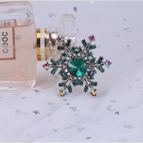 Hot sale fashion jewelry snowflake rhinestone brooch daisy pineapple bird alloy hollow girl dancing brooch wedding accessories