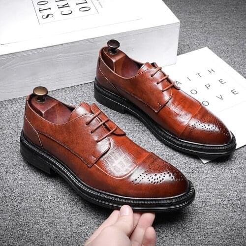 Vintage Italian Casual Men Shoes British Formal Dress Leather Shoes High Quality Loafers Business Wedding Brogue Shoes Oxfords