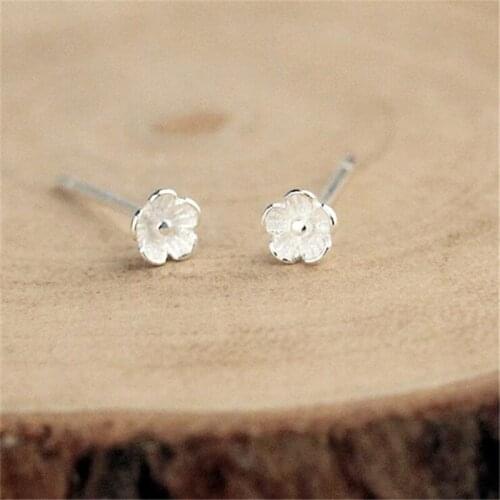 New Simple Flower Fashion 925 Sterling Silver Jewelry Not Allergic Temperameny Mini Plum Popular Stud Earrings SE845
