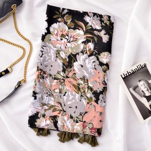 Elegant Cotton and linen Scarf For Ladies Vintage Fashion Thin Shawls Women Ladies Flowers Pattern Scarf Warm Wrap Shawl W112