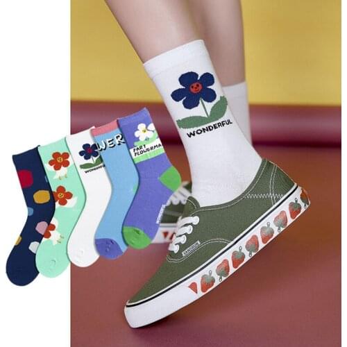 New Product Female Cartoons Flower Socks Japanese Alphabet Kawaii Trend Pattern Cute Street Skateboard Girl Slippers Tube Socks