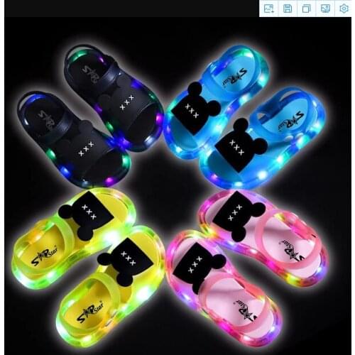 2021 Footwear Luminous Jelly Summer Childrens LED Slipper Girls Slippers PVC Non-slip Beach Sandals Kids Home Bathroom