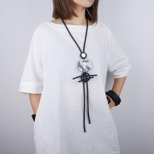 Unusual Wooden Bead Necklace Designs Dainty Girl Print Pendant Necklace Neck Jewelry Boho Chic Decor Body Clothes Decorations