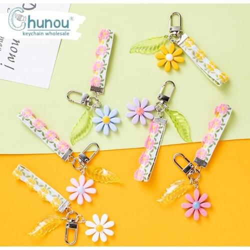 Handmade Cute Colorful Resin Flower Keychains Airpods Cover Keychain Accessories Bag Pendants Charm Car Key Chains Wholesales