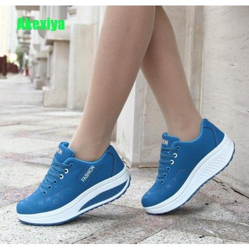 Akexiya Women Sneakers 2019 Breathable Waterproof Wedges Platform Vulcanize Shoes Woman Pu Leather Casual Shoes tenis feminino
