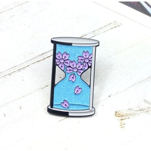 Blue Glitter Hourglass Brooch Sakura Blue Sandstone Romantic Badge T-Shirt Knit Personality Accessories Pin Couple Love Gifts