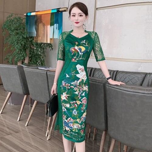 2021 New Green Elegant Retro Women Traditional Chinese Dress Qipao Embroidery Cheongsam Lace Patchwork Qi Pao Dresses KK3653