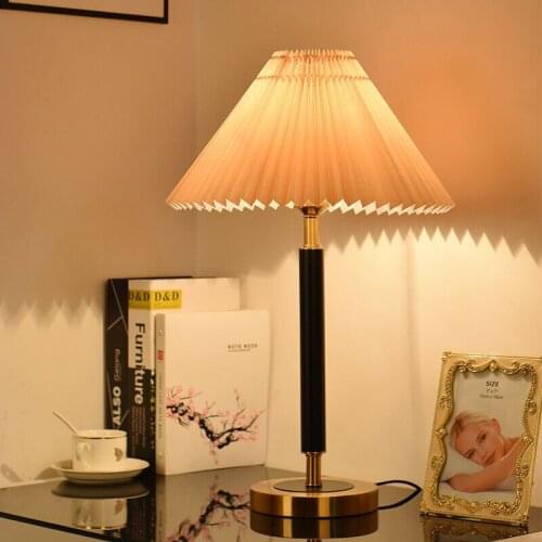 SAROK Modern Table Lamp Iron Nordic New Bedside Light for Home Foyer Study Bed Room Desk Lamp Decoration