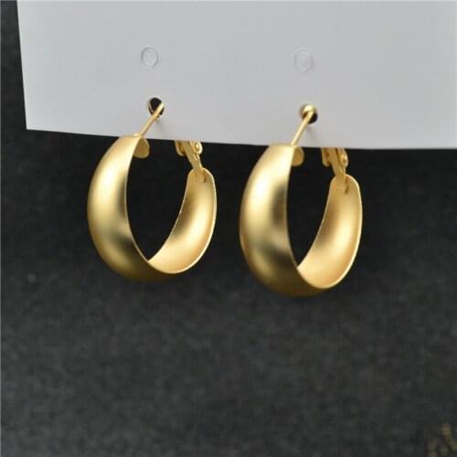 Womens earrings clipped on the ears Non pierced Small circle Round Fashion Jewelry Leisure personality trend Ladies Earrings
