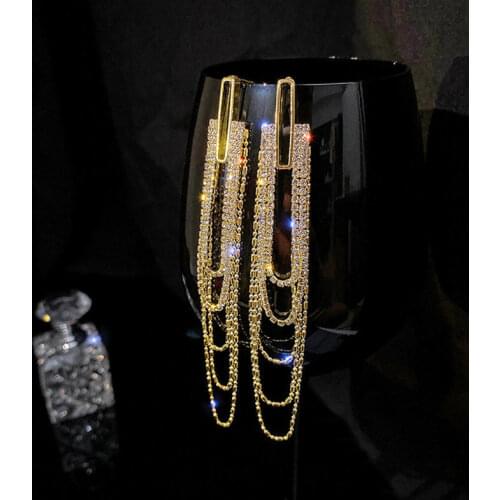 2021 new Japanese and Korean hollow retro pattern pearl set diamond disc earrings French small emerald design earrings women