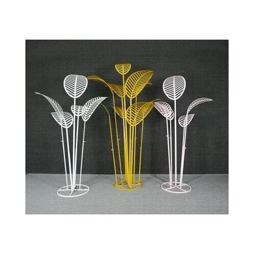 New wedding props tie Yi banana leaves road leading to the wedding stage layout background catwalk decoration