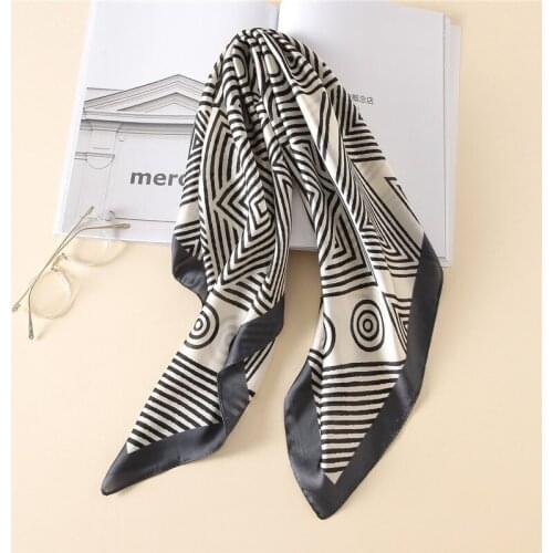 2021 Fashion Beach Sunscreen Headscarf Spring And Summer Womens Quality Printing New Style Silk Scarves Lady Square Silk Shawl