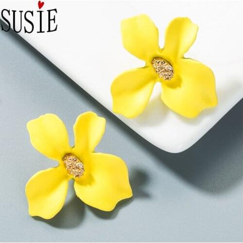 LOVE SUSIE Fashion Earrings Flower Shaped Alloy Small Fresh Petal Women Earrings Elegant Party Jewelery Accessories