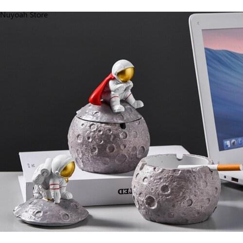 Nordic Astronaut Ashtray Creative Resin with Cover Anti-fly Ash Household Light Luxury Living Room Decoration Accessories