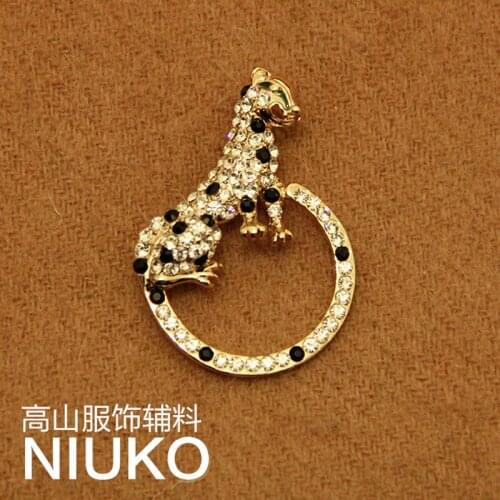 Exquisite gold leopard Hoop Pin Brooch for women DIY jewelry accessories