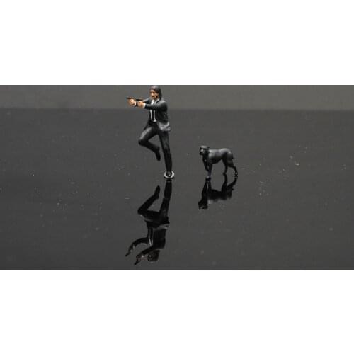 1/64 Scale Resin Die-casting Gun Killer And Dog Doll Model Car Scene Layout Collection Decoration Toy