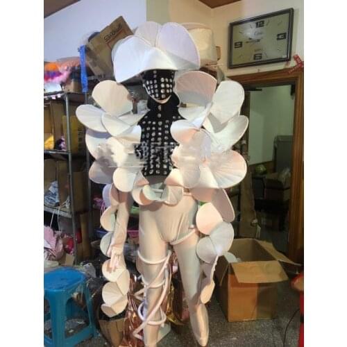Model Catwalk stage show white Future technology fan-shaped bar gogo costumes Male muscle man costume