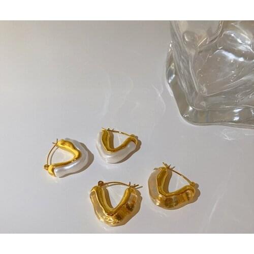 WTLTC Vintage Acrylic Acetate Pearls V Shaped Hoop Earrings Womens Minimalist Geometric Hoops Earrings Simple Vintage Jewelry