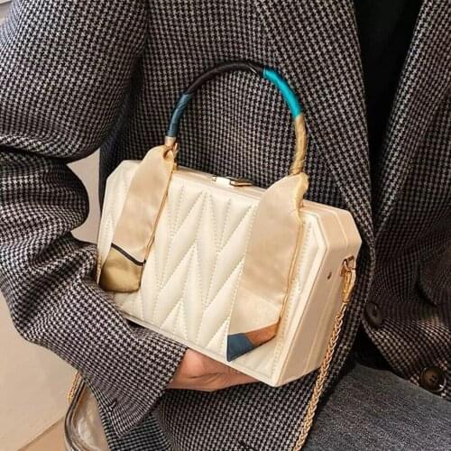 Embroidered Totes With Metal Handle 2021 Fashion New Quality PU Leather Womens Designer Handbag Chain Shoulder Messenger Bag