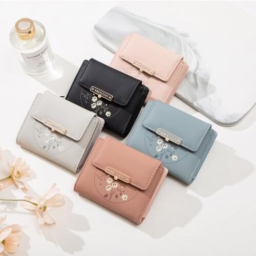 Fashion Leaves Printing Short Women Wallets Leather Metal Flower Decoration Female Letter Printing Zipper Hasp Coin Purses Cards
