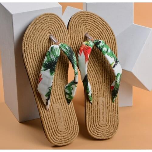New ladies herringbone shoes non-slip outer wear flat-bottomed cute fashion vacation beach shoes breathable female sandals