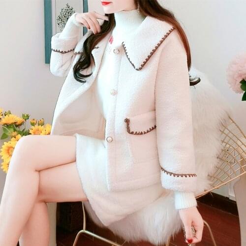 Popular In Autumn And Winter, The New Wild Lamb Wool Goat Womens Short Thickened Warm Small Fragrant Wind