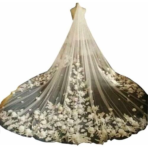 2019 Designed Cathedral Wedding Veils Lace Edge 3D Flowers Appliqued One-Layer Bridal Veils Shoulder Length Bridal Veil