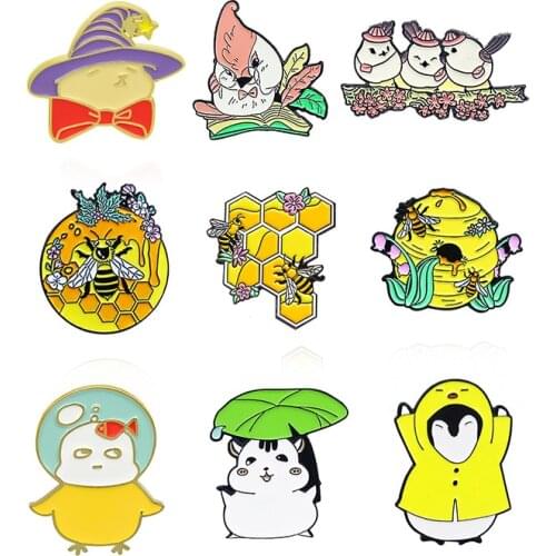 Animal World Insect bee Enamel Brooch Bird chicken Penguin hamster Cartoon fun Lapel Pin Backpack hat cute Badge