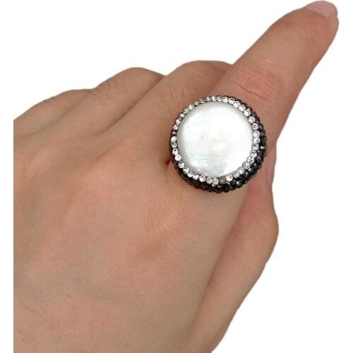 YYGEM 23mm Natural Cultured White Coin Pearl Black Crystal Pave adjustable Rings Resizable