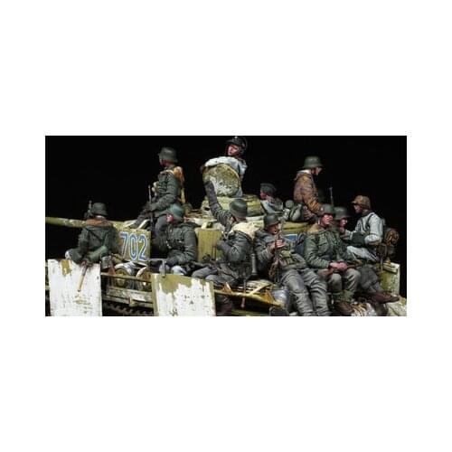WWII German Army Resin Soldier 13-man kit