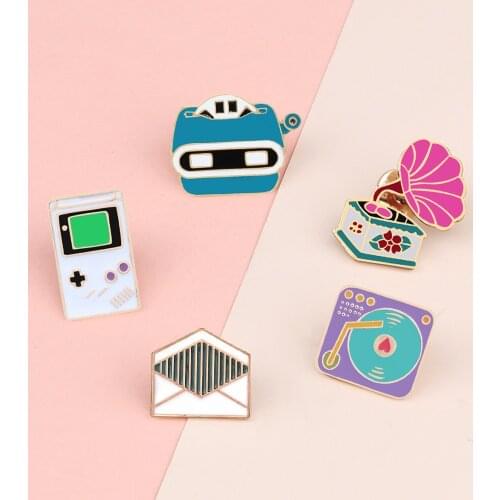 Vintage Game Brooch Pins Machine Gramophone Record Tape Envelop Badge For Women Men Friends Metal Enamel Lapel Pin Kids Jewelry