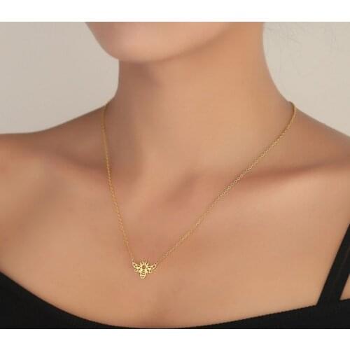 Stainless Steel Bee Pendant Necklaces Hollow Fly Choker Cartoon Insect Charm Cute Animal Jewelry Gift for Her