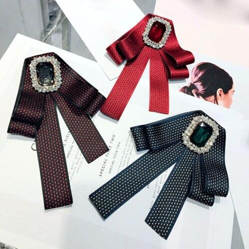 Korean Simple Ribbon Polka Dot Rhinestone Crystal Bow Tie Brooches for Women Fashion Clothes Corsage Jewelry Collar Accessories