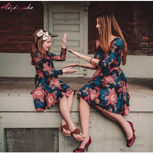Mother Daughter Dresses 2019 Summer Beach Vintage Mom and Daughter Dress Clothes for Family Look Outfits Floral Family Clothing