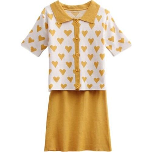 PERHAPS U Women Set Knitted O Neck Two Pieces Short Sleeve Skirt Heart Print Yellow Purple T0242