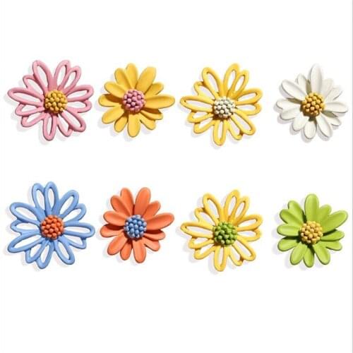 New Trendy Asymmetry Sun Flower Stud Earrings For Women Personality Irregular Daisy Earrings Girls Fashion Party Jewelry Gifts
