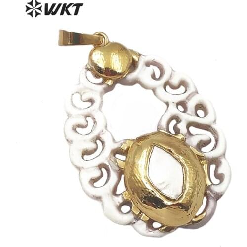 WT-JP176 WKT Natural Shell Pendant Special Hollow Pattern White Shell And Pearl Pendant Women Fashion Pendant Jewelry Finding