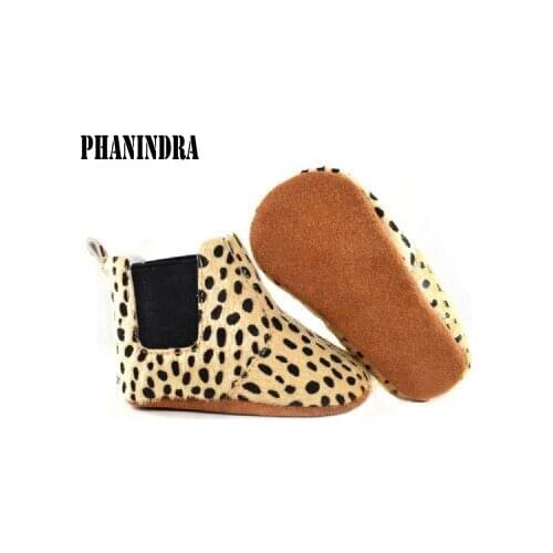 2018 new fur Baby Moccasin Leather Baby Moccasins Girls Boys Soft Bottom leopard dot Baby First Walkers Boots chaussure enfant