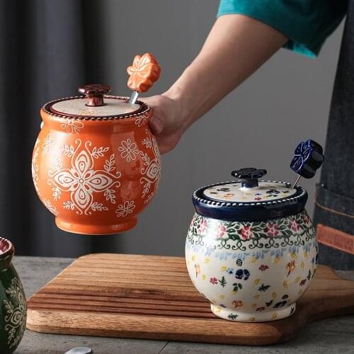 Kitchen light luxury hand-painted ceramic seasoning pot set spoon cover integrated sealing seasoning combination jar salt shaker
