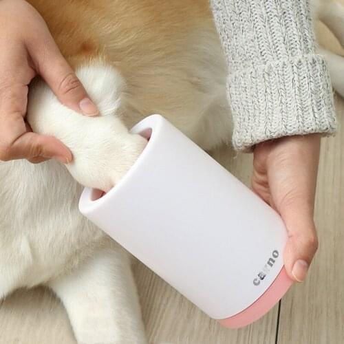 Plastic Pet Foot Washer Cup Creative Quickly Dirty Cat Paw Cleaning Bucket Portable Dog Paw Cleaner with Soft Silicone Combs