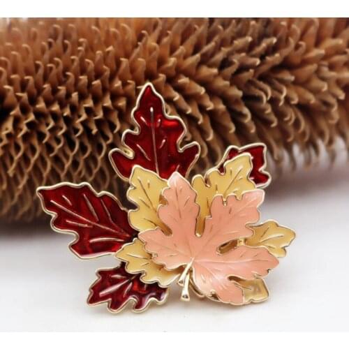Winter Metal Maple Leaf Fashion Brooch Pins Retro Maple Leaf Exquisite Collar Enamel Lapel Pins Fashion Jewelry Unisex