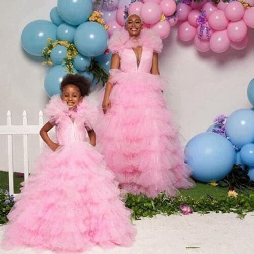 Very Puffy Mother And Daughter Pink Shiny Tulle Dress To Wedding Party Sexy V-neck Tiered Mesh Formal Party Gowns Mom And Kids